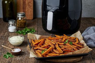 „Troubu skoro nepoužívám": Horkovzdušná fritéza mě naučila 3 věci, které změní i vaše vaření